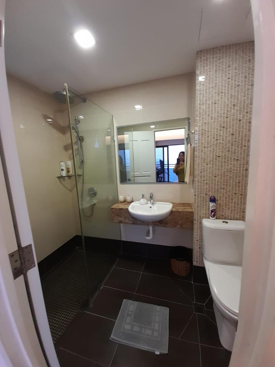 Susie'S Resort Seaview Suites At Sri Sayang Batu Ferringhi Exterior photo